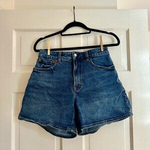 Madewell Curvy Perfect Mid-Length Jean Short in Manton Wash